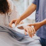 จัดส่งผู้ดูแลผู้สูงอายุ ตามบ้านและโรงพยาบาล บริการคุณภาพ - ศูนย์ส่งคนดูแลผู้สูงอายุ ผู้ป่วย-หิรัญรักบริบาล
