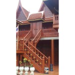 ซุ้มประตูกับบันไดไม้สัก