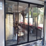ประตูบานสวิง - ร้าน พนม อลูมิเนียม 