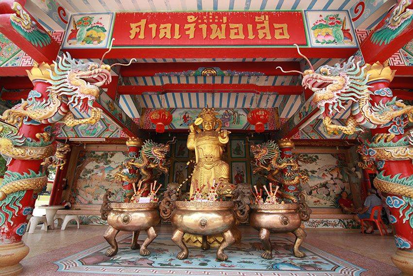 ศาลเจ้าพ่อเสือ เสาชิงช้า — เสริมบารมี อำนาจ และความกล้าตัดสินใจ