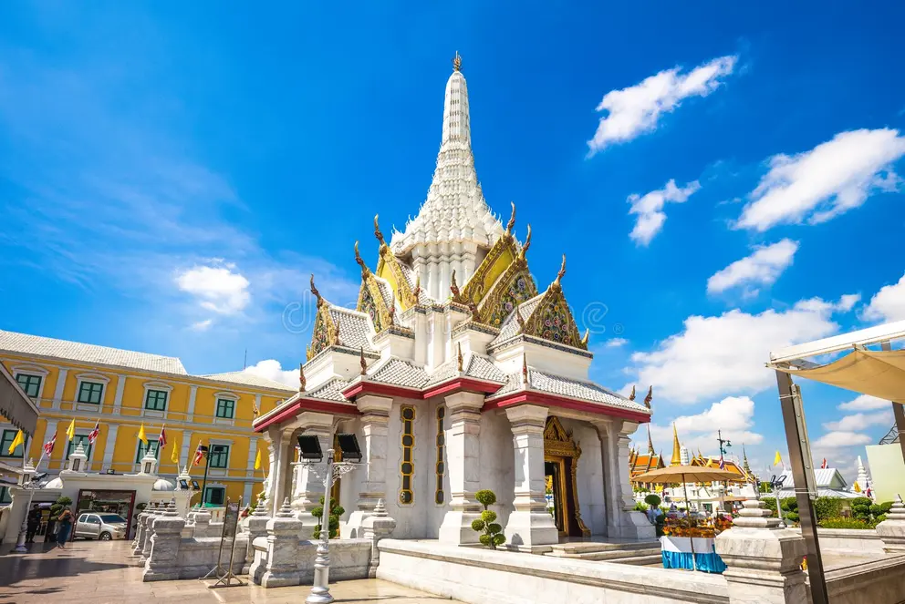 ศาลหลักเมืองกรุงเทพฯ — ขอให้งานมั่นคง เริ่มต้นใหม่อย่างราบรื่น